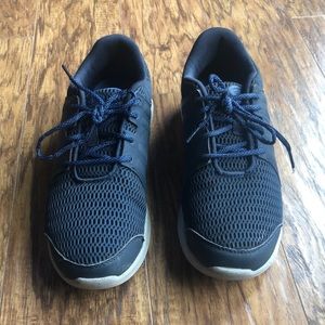 Athletic Works Tennis Shoes